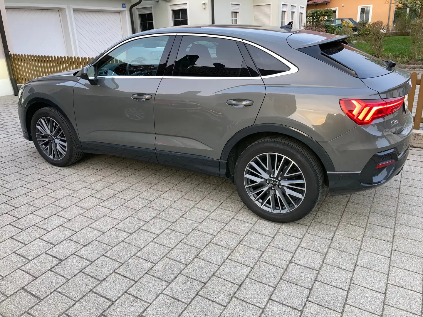 Audi Q3 Q3 40 TFSI Sportback quattro S tronic Grau - 1
