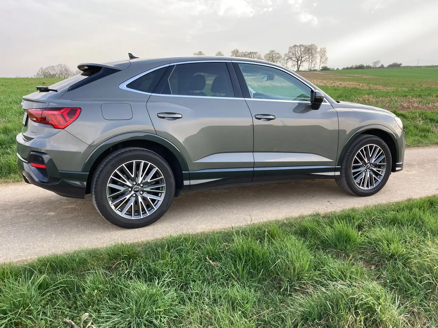 Audi Q3 Q3 40 TFSI Sportback quattro S tronic Grau - 2