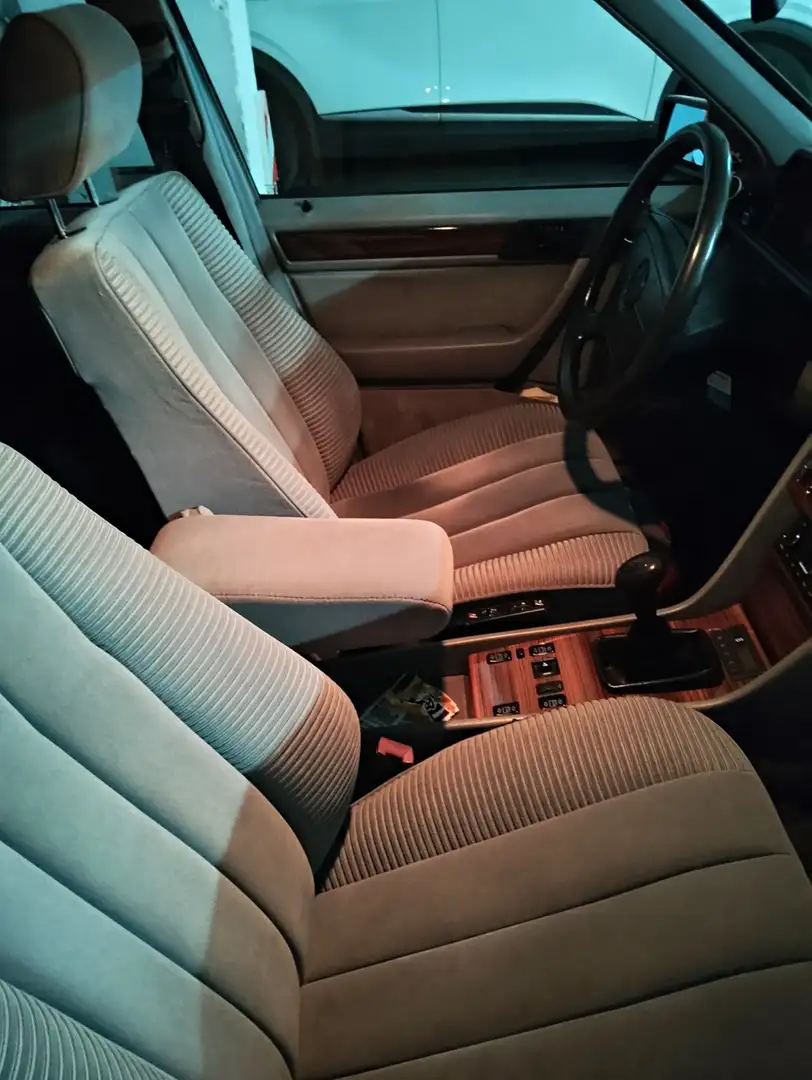 Mercedes-Benz 260 260E - 2