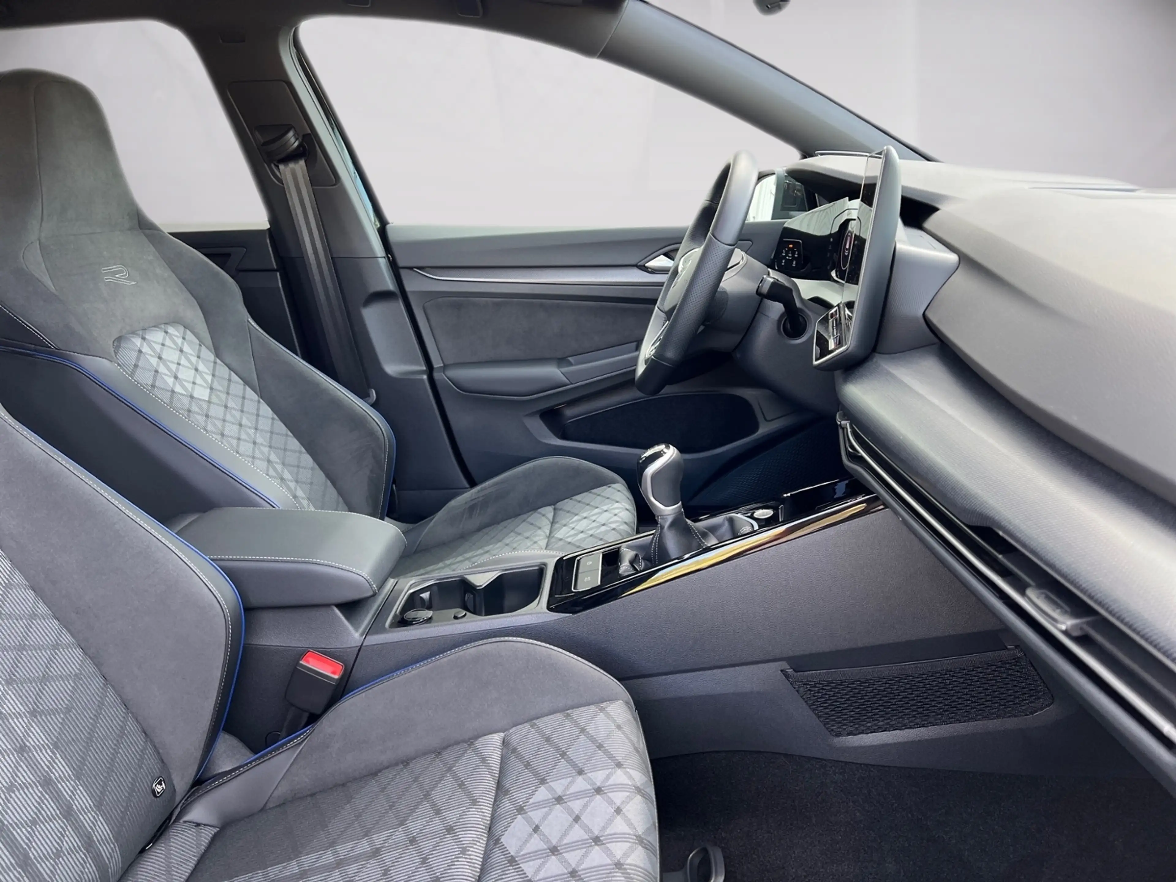 Volkswagen Golf R -Line 1.5 TSI Black Style Kamera Sound — photo 9