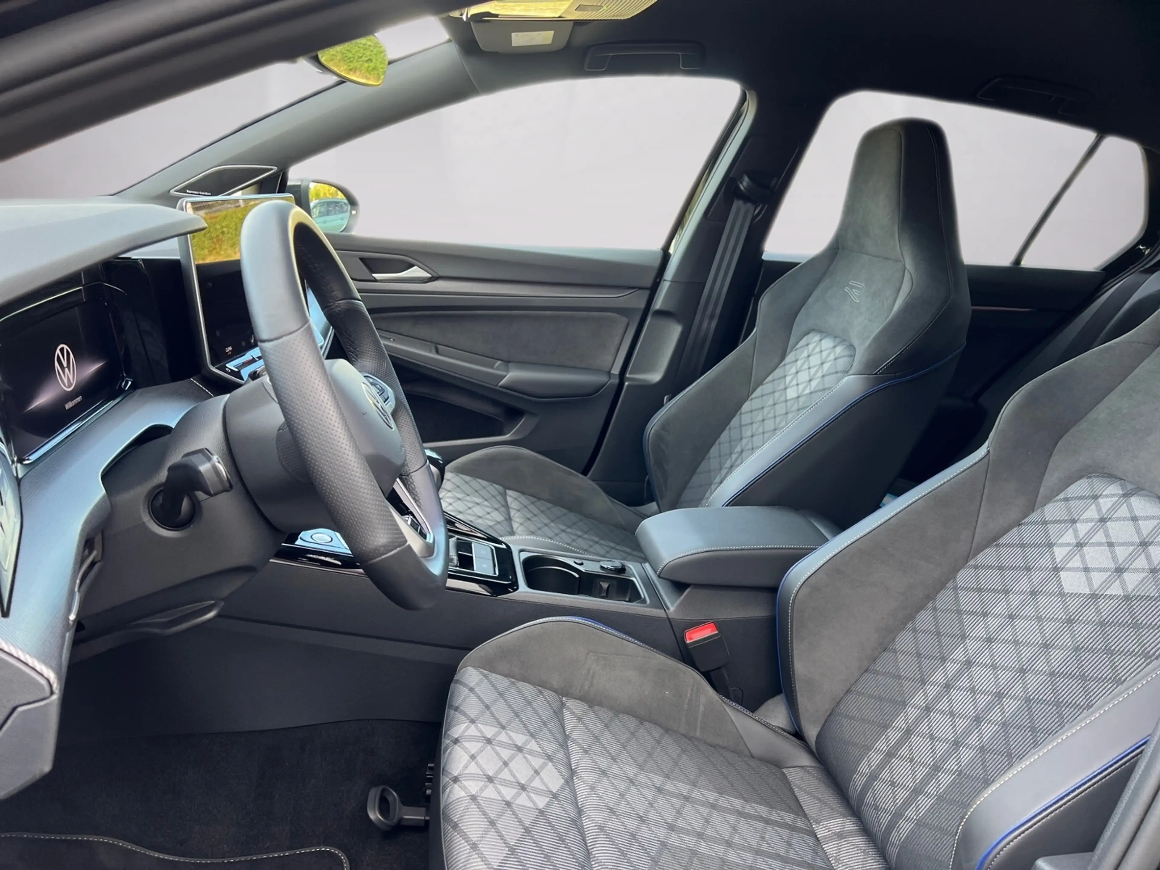 Volkswagen Golf R -Line 1.5 TSI Black Style Kamera Sound — photo 10