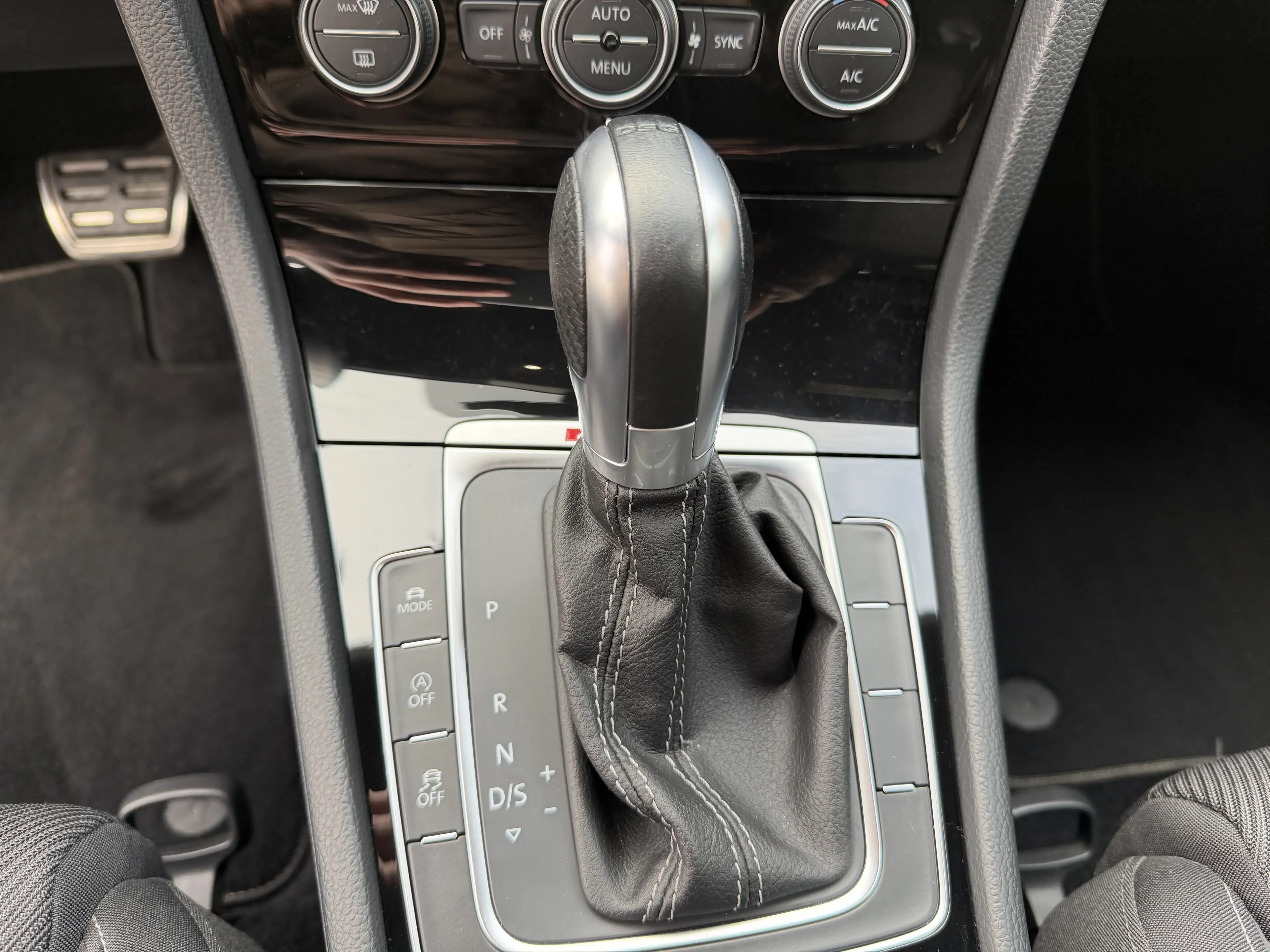 Volkswagen Golf R 7.5 Facelift — photo 9