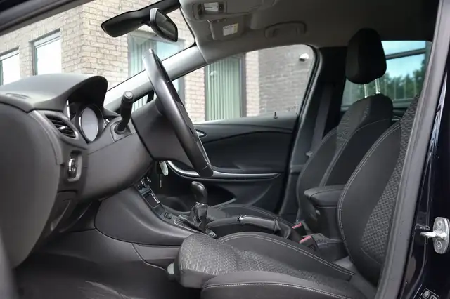 Opel Astra view 9