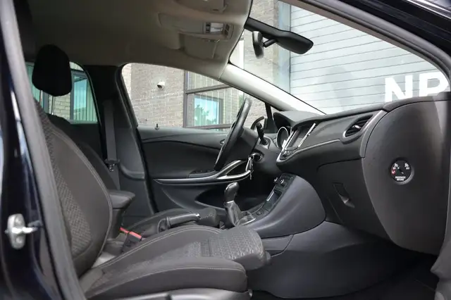 Opel Astra view 11