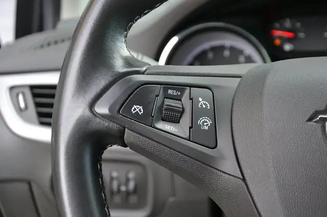 Opel Astra view 18