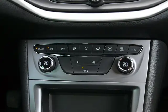 Opel Astra view 16