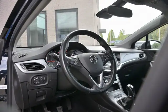 Opel Astra view 8