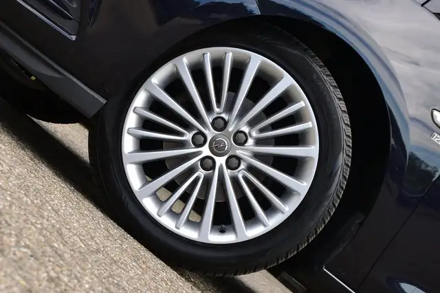 Opel Astra view 6