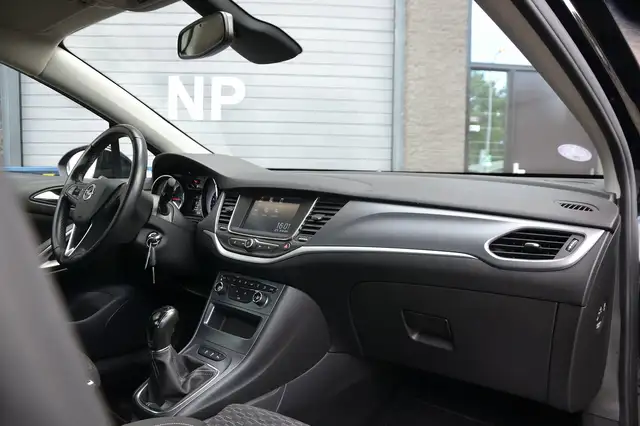 Opel Astra view 12