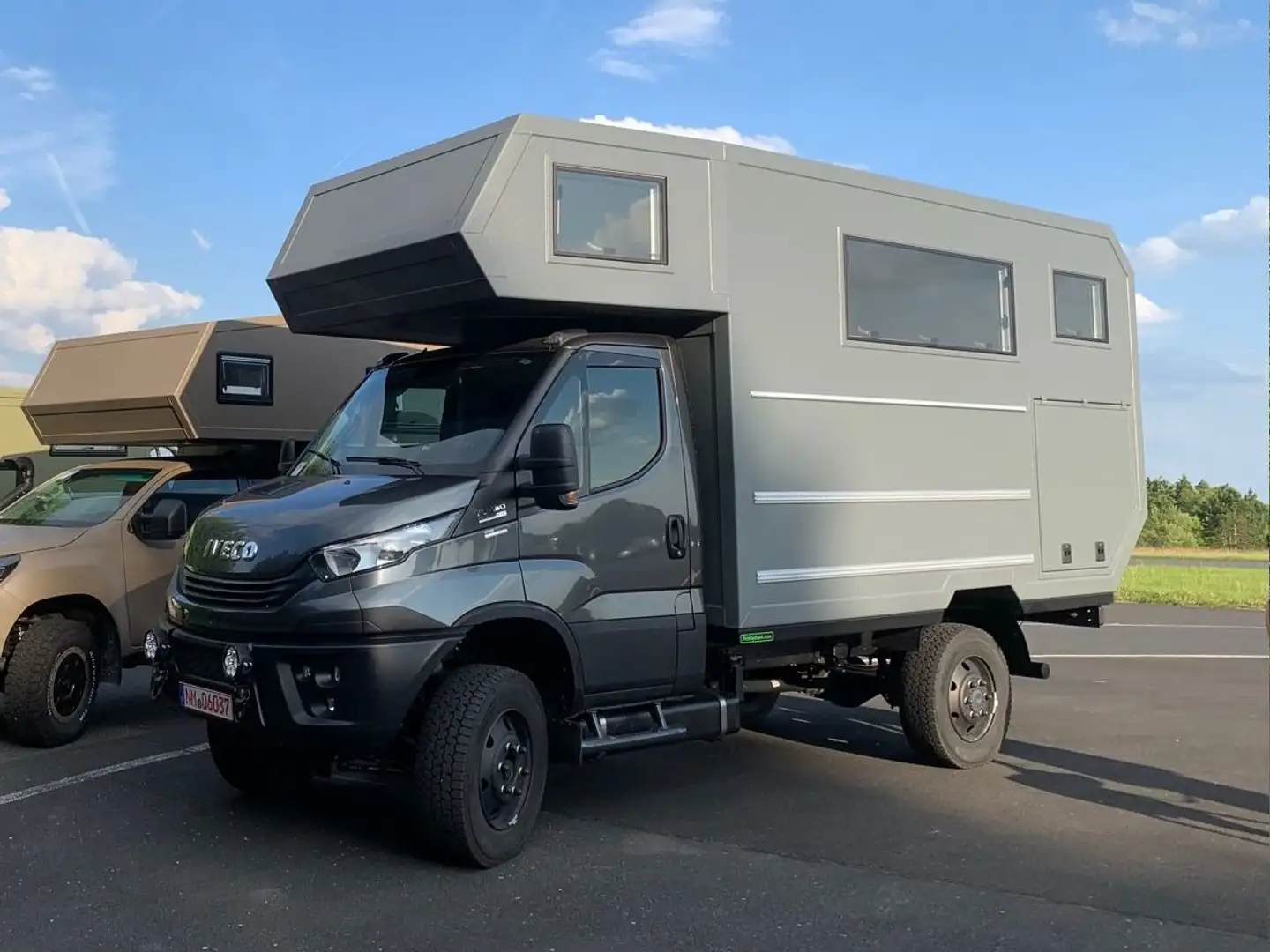 Iveco Daily 4x4 mit Exped.43.X Weltreisekabine Grau - 2