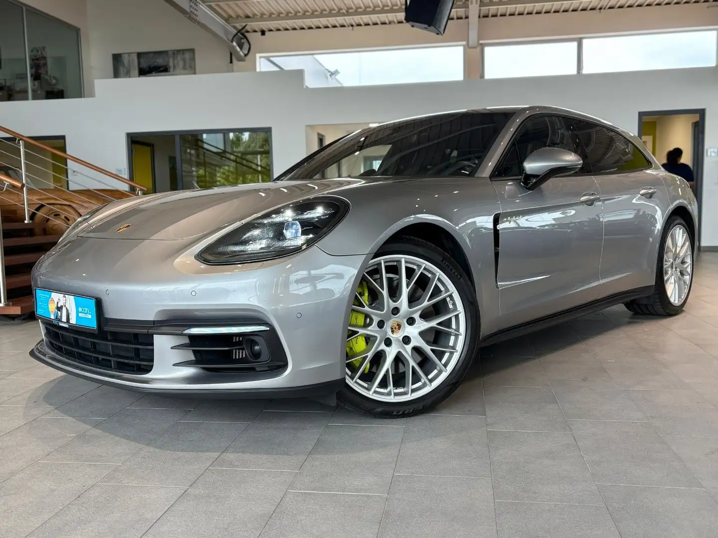 Porsche Panamera Sport Turismo 4 E-Hybrid,Klappenauspuff Silber - 1