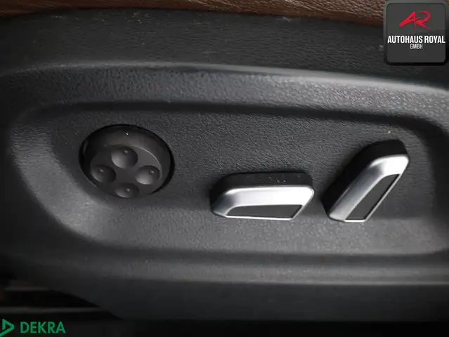Audi Q5 view 12