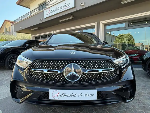 Mercedes-Benz GLC view 3