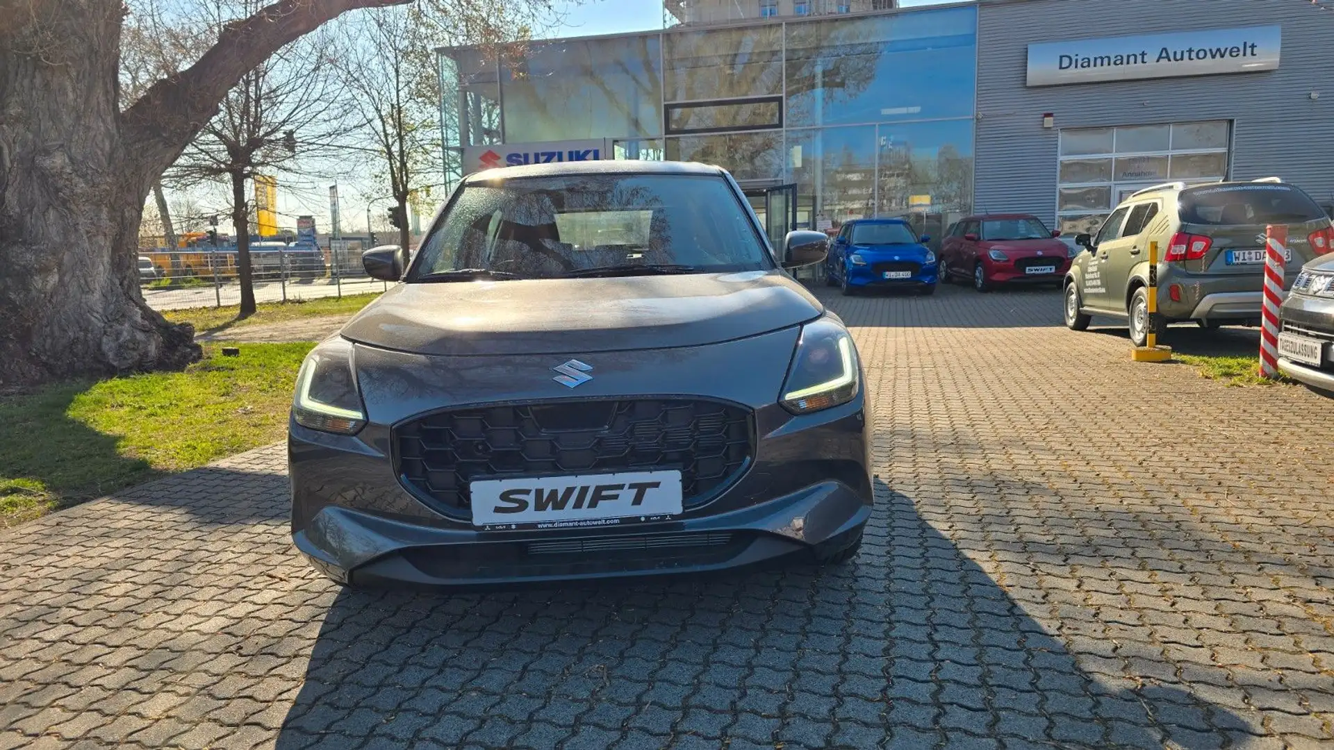 Suzuki Swift 1.2 Club Hybrid MT Grau - 2