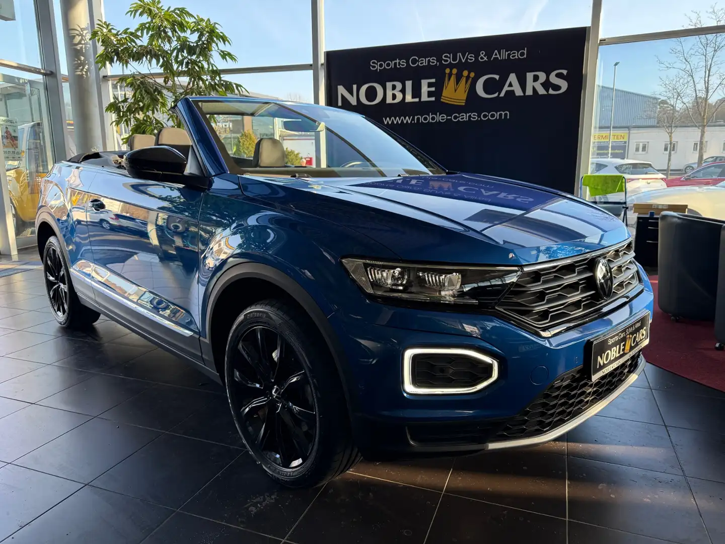 Volkswagen T-Roc Cabriolet ACT LED NAVI SHZ Bleu - 1