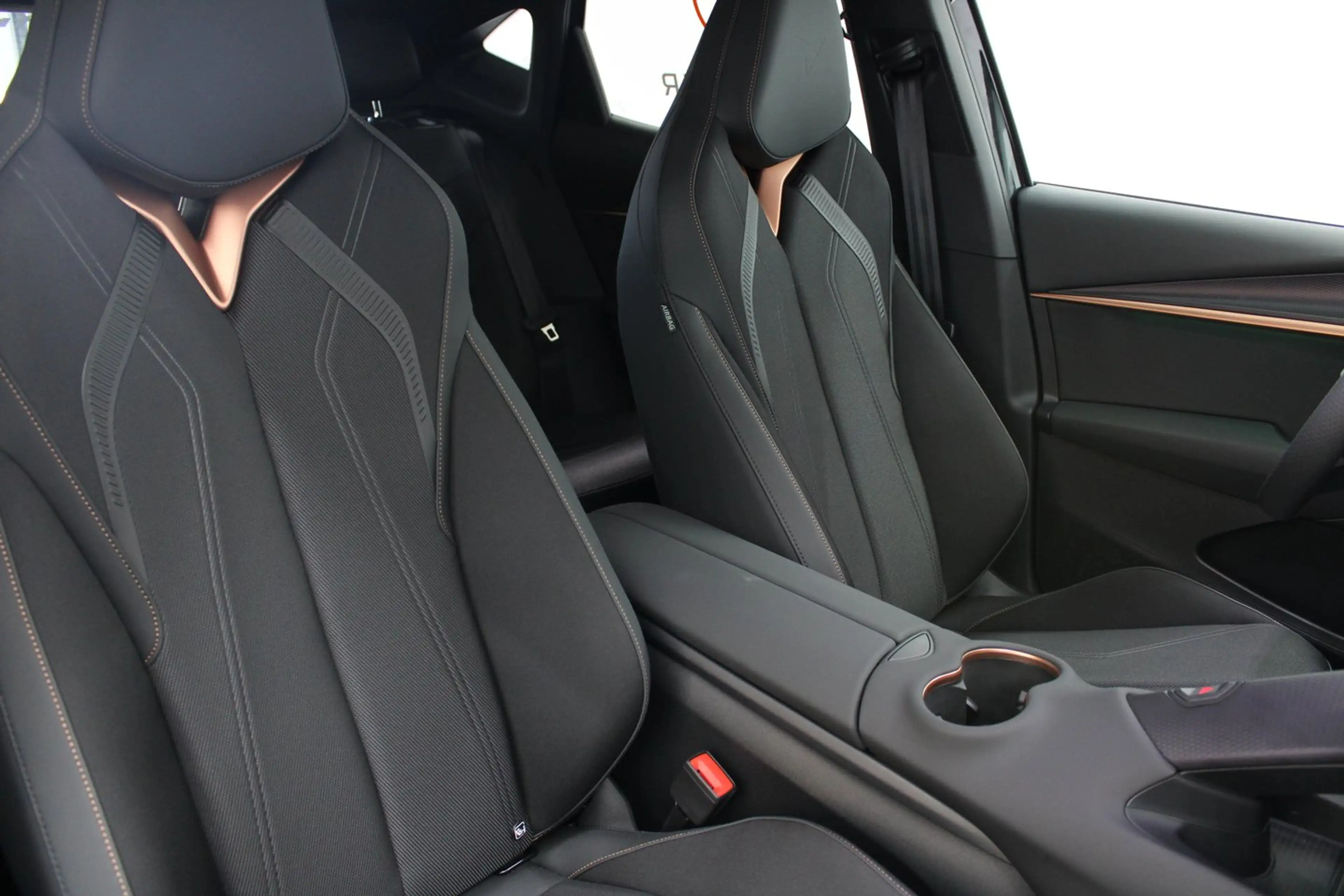 CUPRA Tavascan 210kW/286PS — photo 9