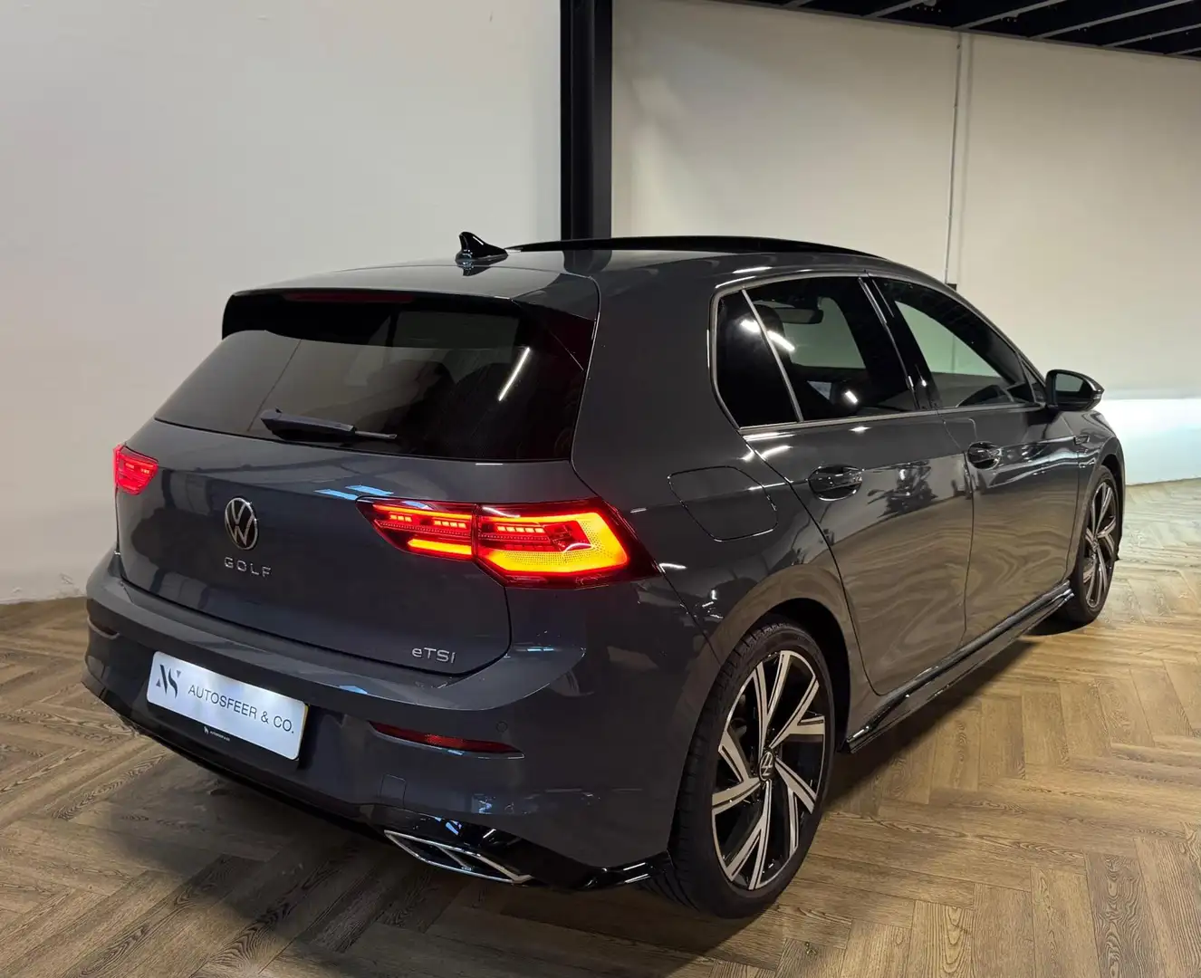 Volkswagen Golf 1.5 eTSI R-Line PANO H&K VOL' - 2