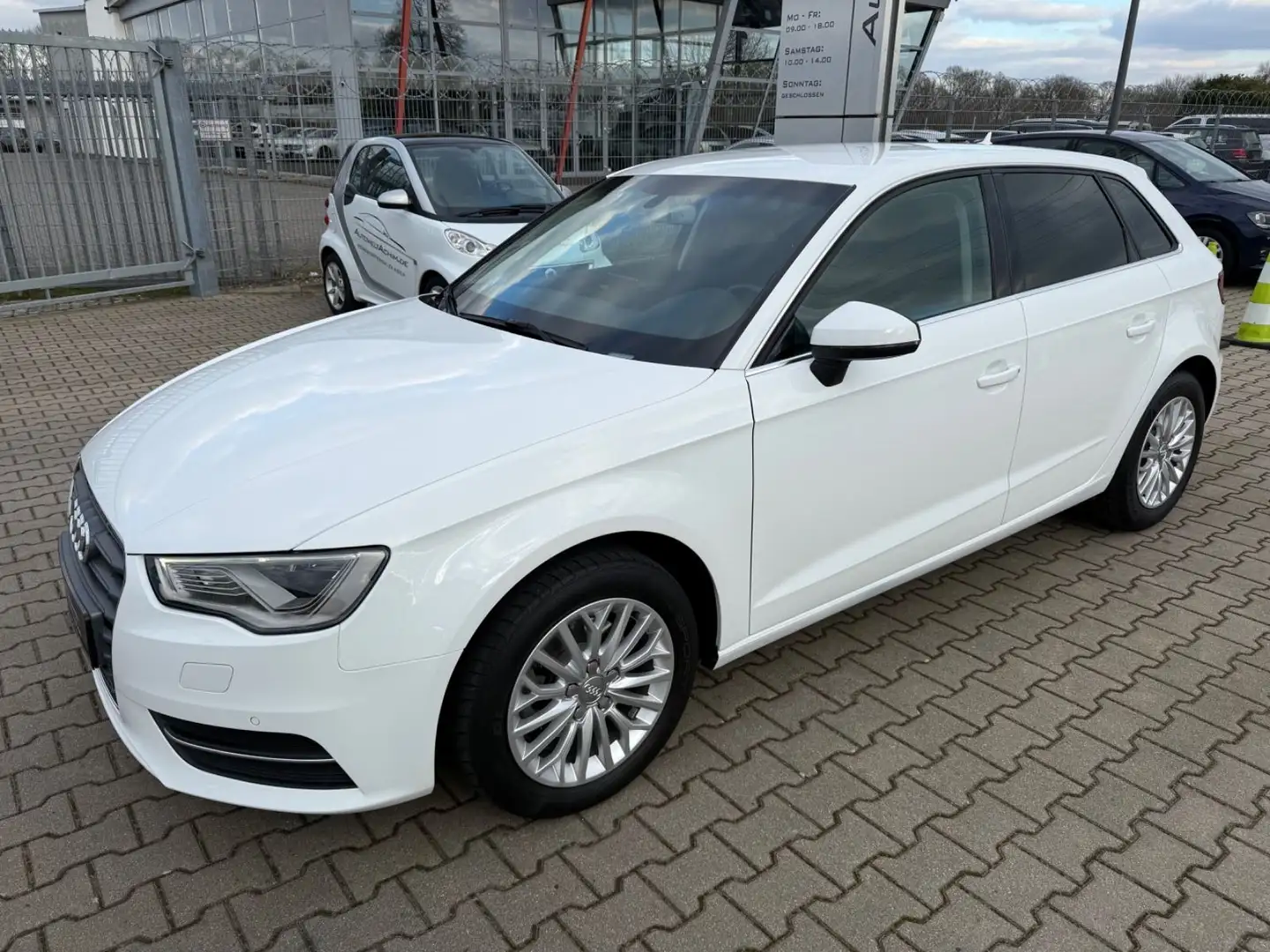 Audi A3 Sportback ambiente Weiß - 2