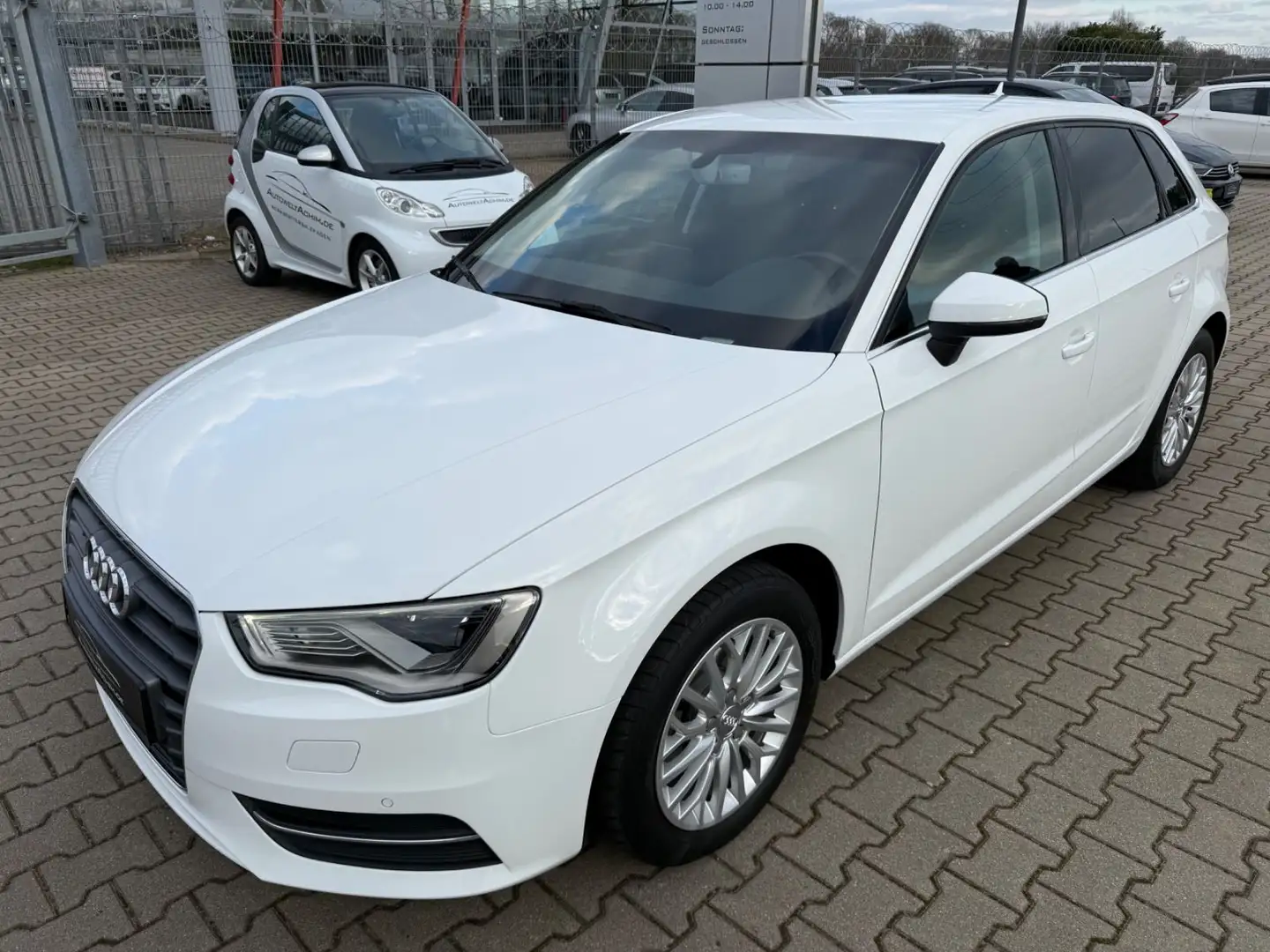 Audi A3 Sportback ambiente Weiß - 1