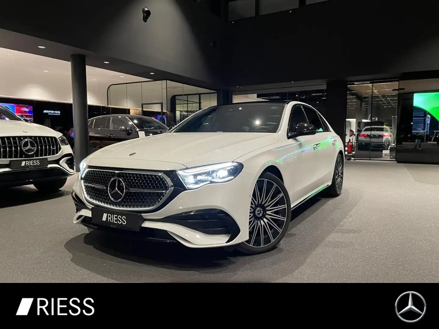 Mercedes-Benz E 450 4M  AMG+AIRMATIC+PANO+AHK+STDHZG+HEAD UP+ Weiß - 1