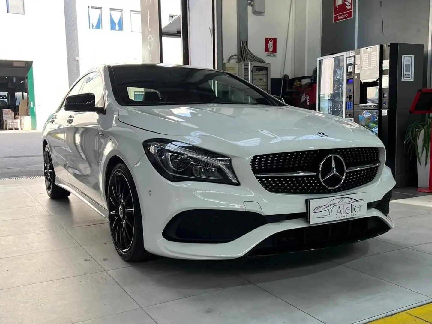 Mercedes-Benz CLA 200 CLA - C117 d Executive 4matic auto FL Blanc - 1