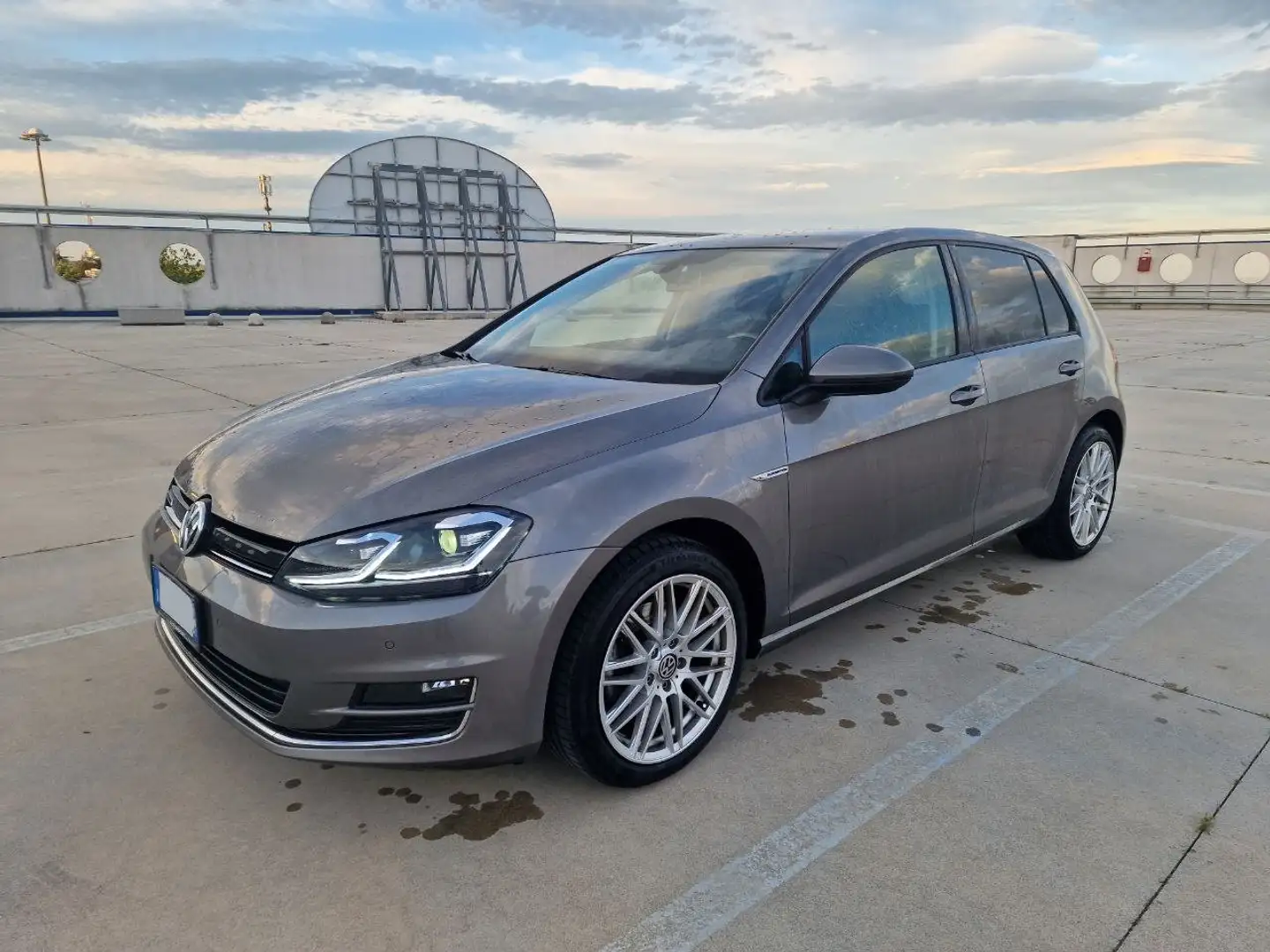 Volkswagen Golf 5p Berlina 1.4 TGI 110cv Highline Led Full Manuale Gris - 1