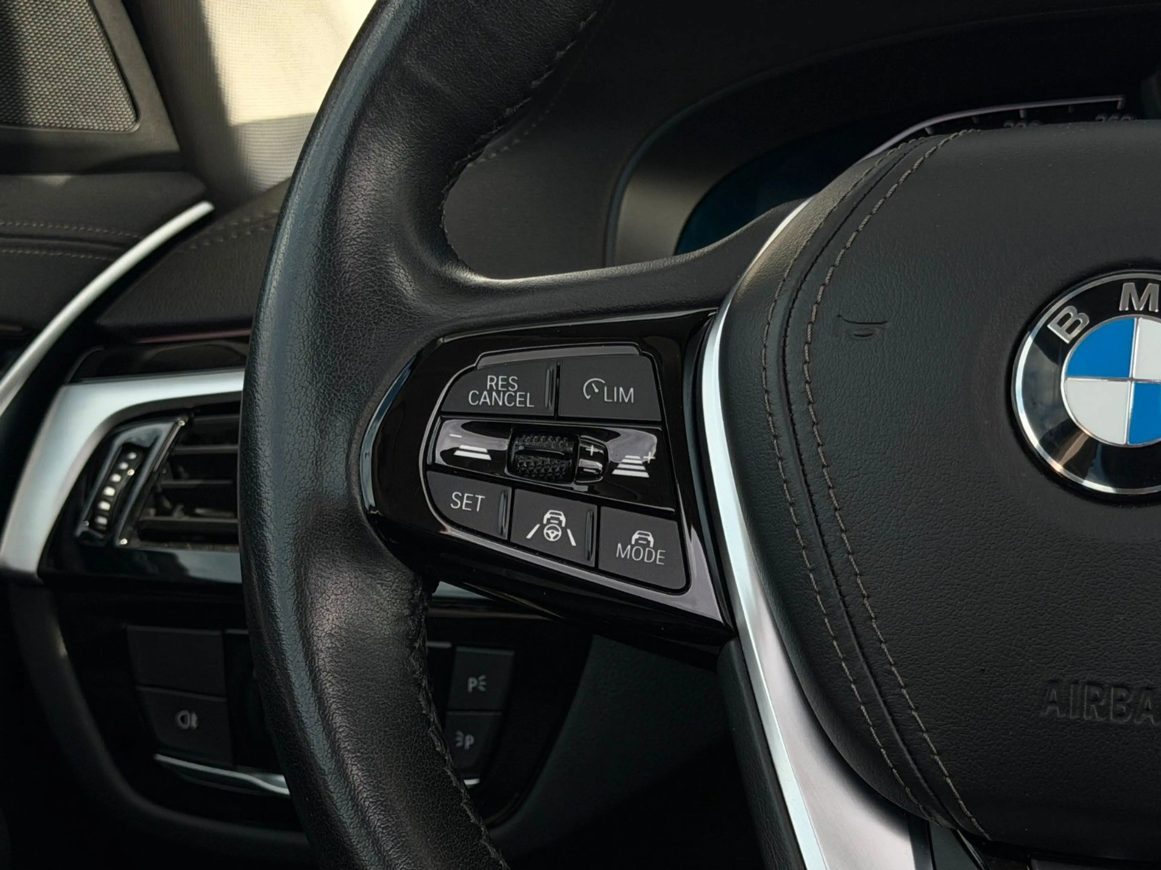 BMW 540 i xDrive Luxury Line ACC*HuD*AHK*STANDHEIZUNG — photo 11