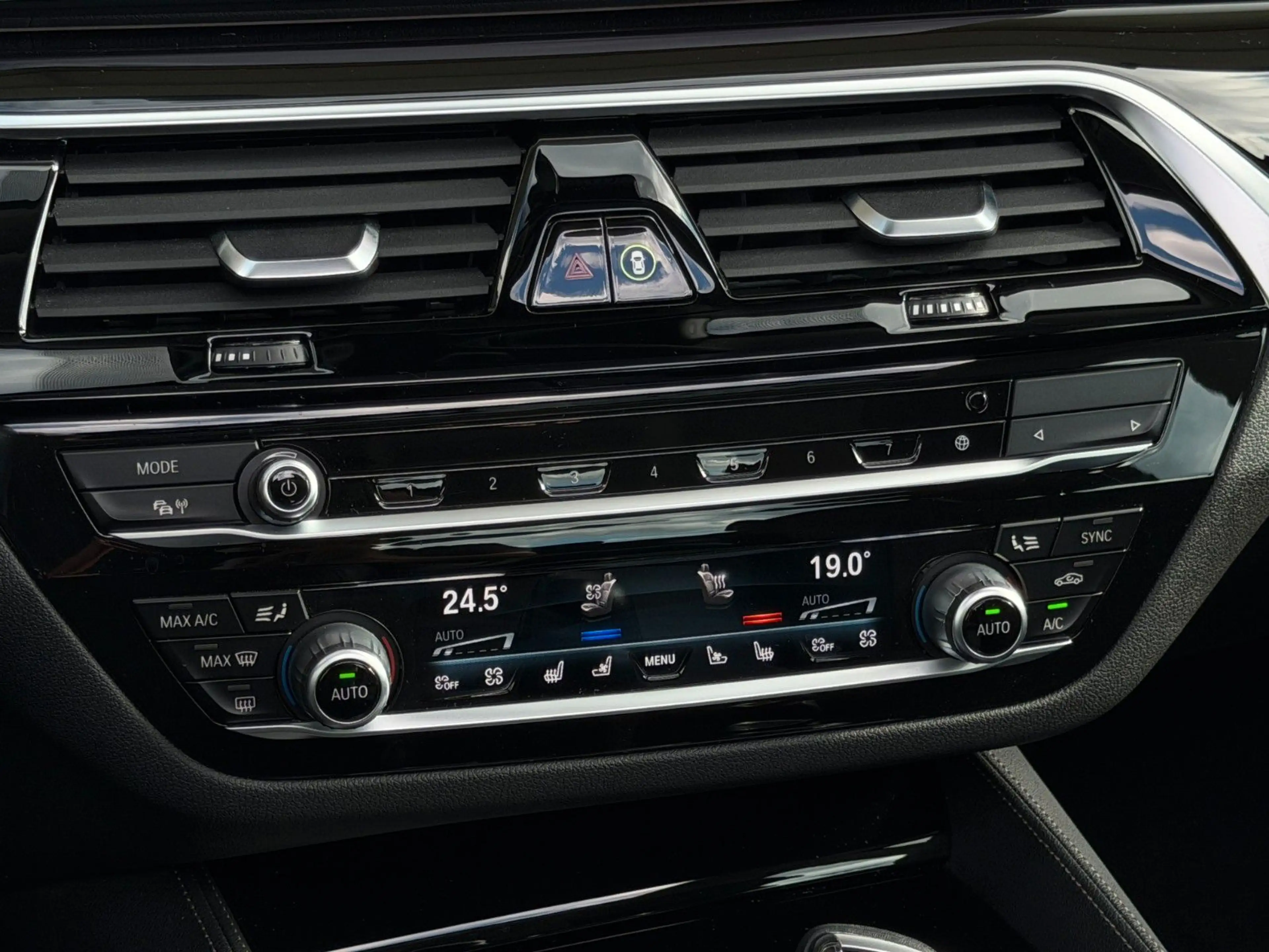 BMW 540 i xDrive Luxury Line ACC*HuD*AHK*STANDHEIZUNG — photo 14