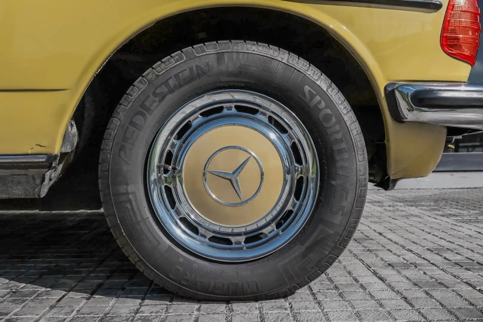 Mercedes-Benz 260 300CE Amarillo - 2
