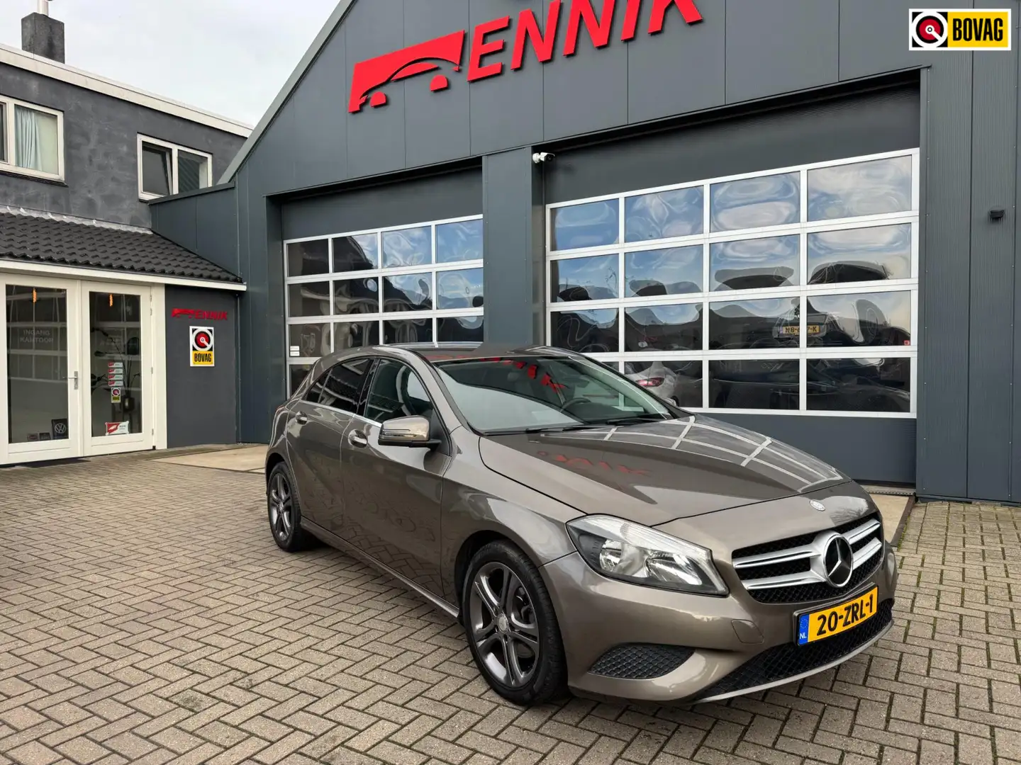 Mercedes-Benz A 200 Ambition Sport AMG Exclusive Grijs - 1