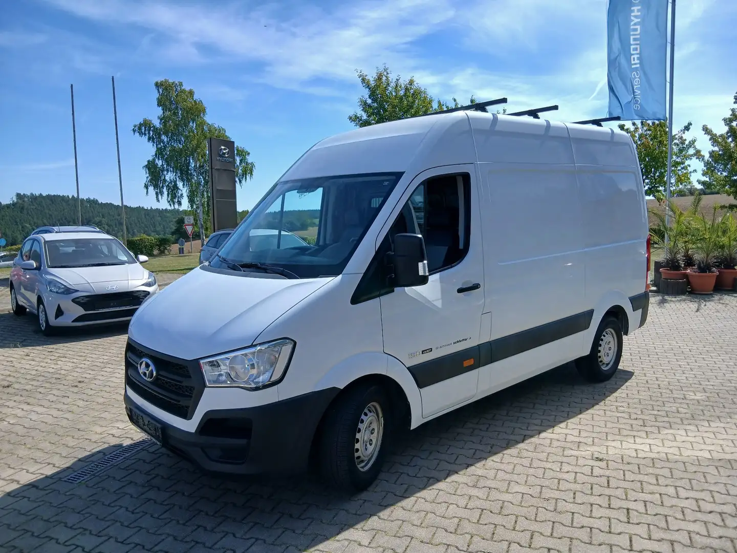 Hyundai H 350 H350 Cargo L2H2 Klima / AHK / Rückfahrkamera Weiß - 1