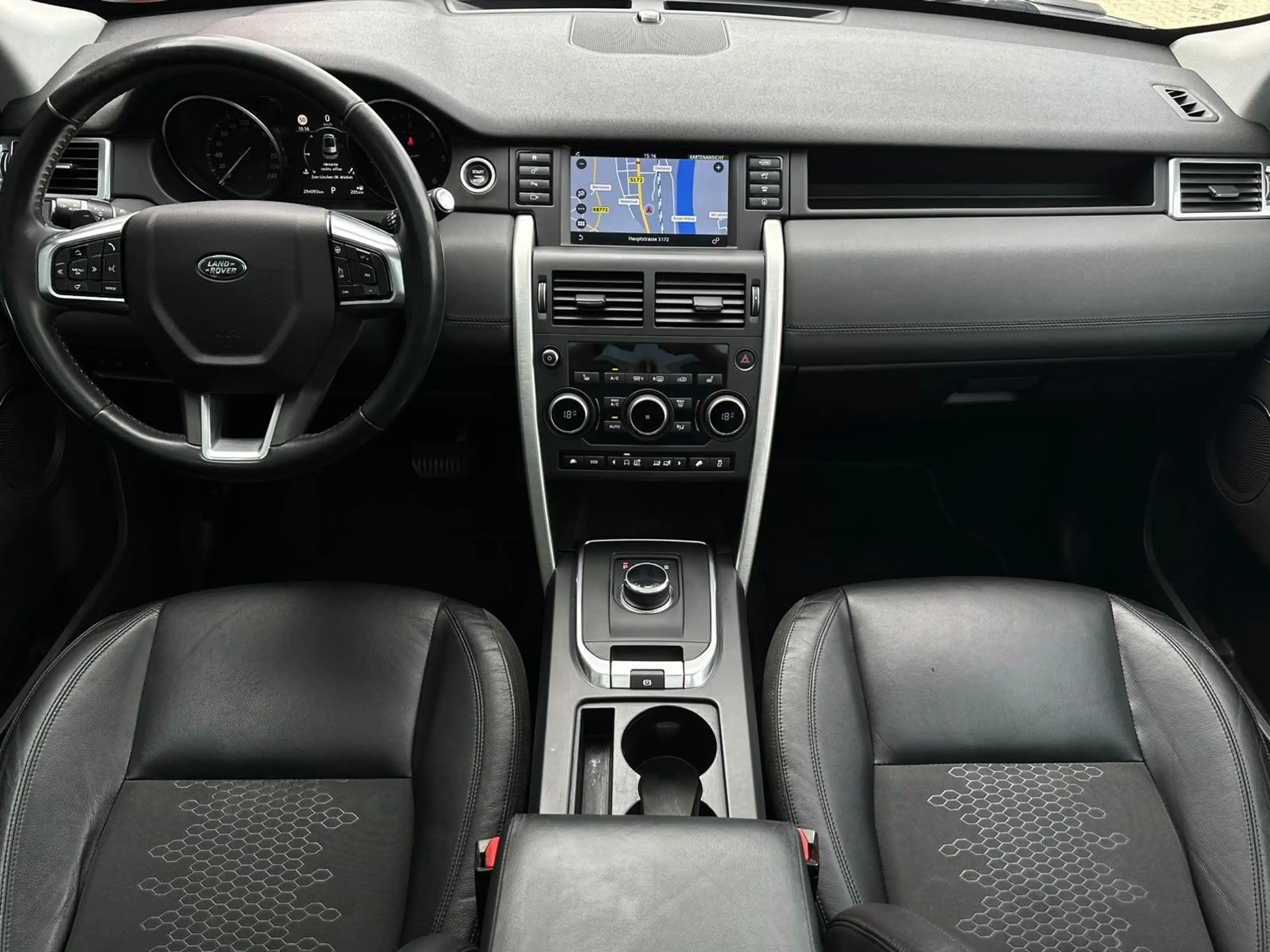 Land Rover Discovery Sport 2.0TD4 SE 4x4 PANO#XENON#CAM#AHK — photo 12
