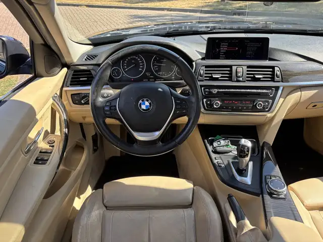 BMW 3 Series view 12