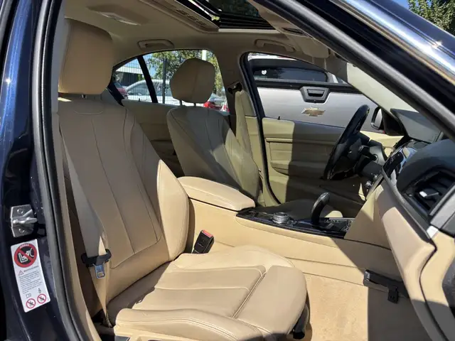 BMW 3 Series view 14