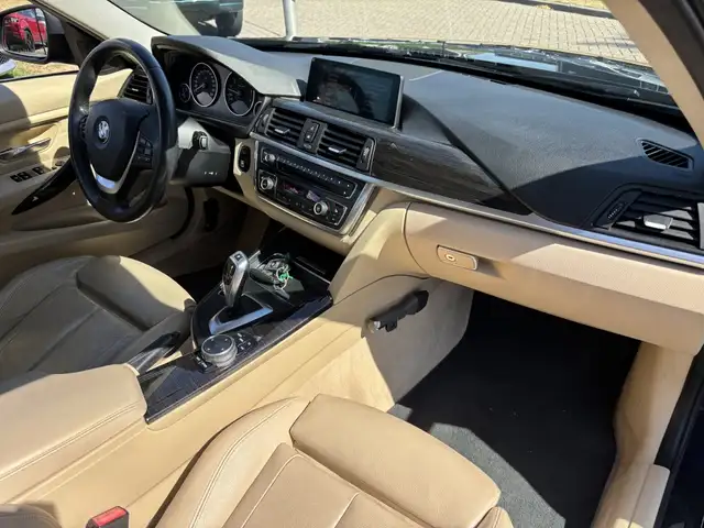 BMW 3 Series view 13