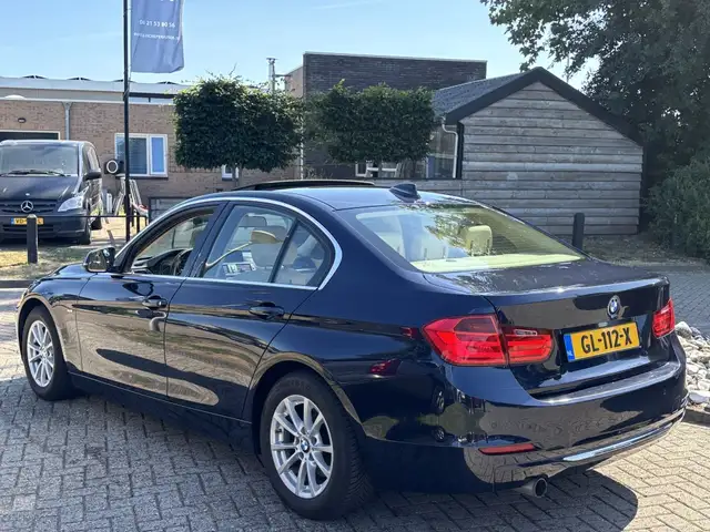 BMW 3 Series view 7