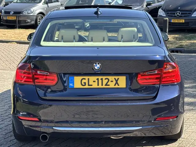 BMW 3 Series view 6