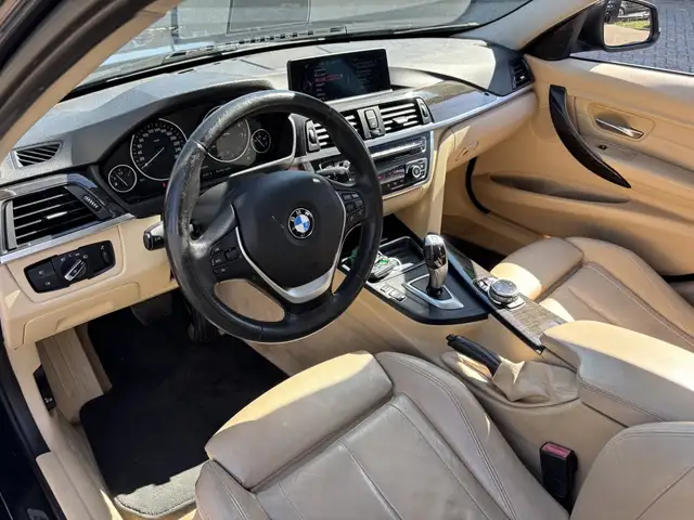 BMW 3 Series view 16