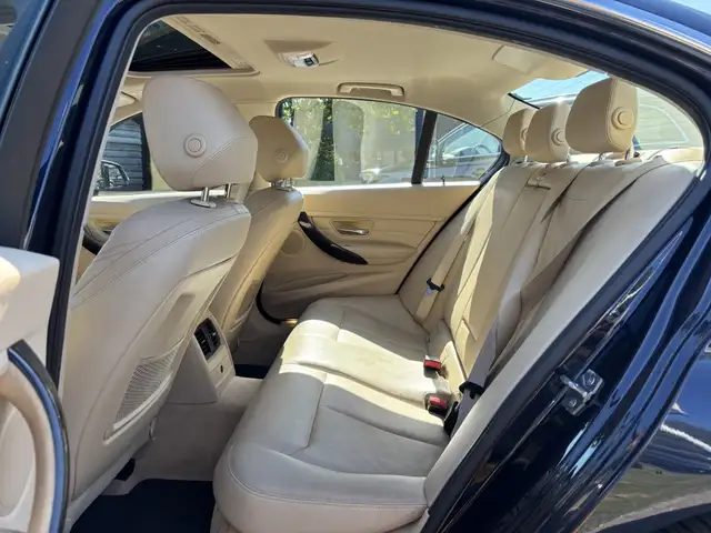 BMW 3 Series view 11