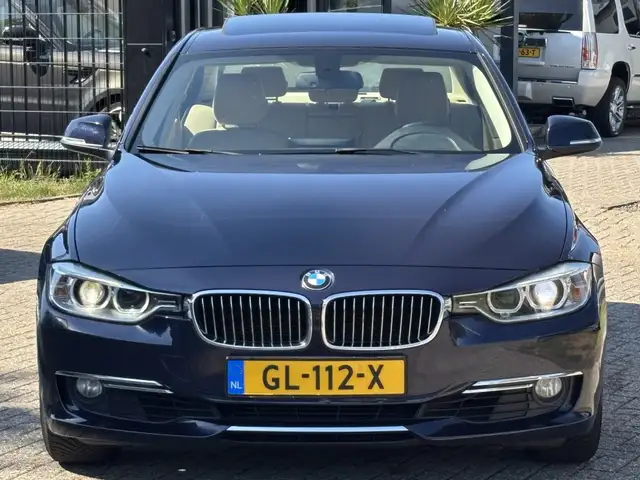 BMW 3 Series view 2