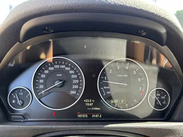 BMW 3 Series view 18