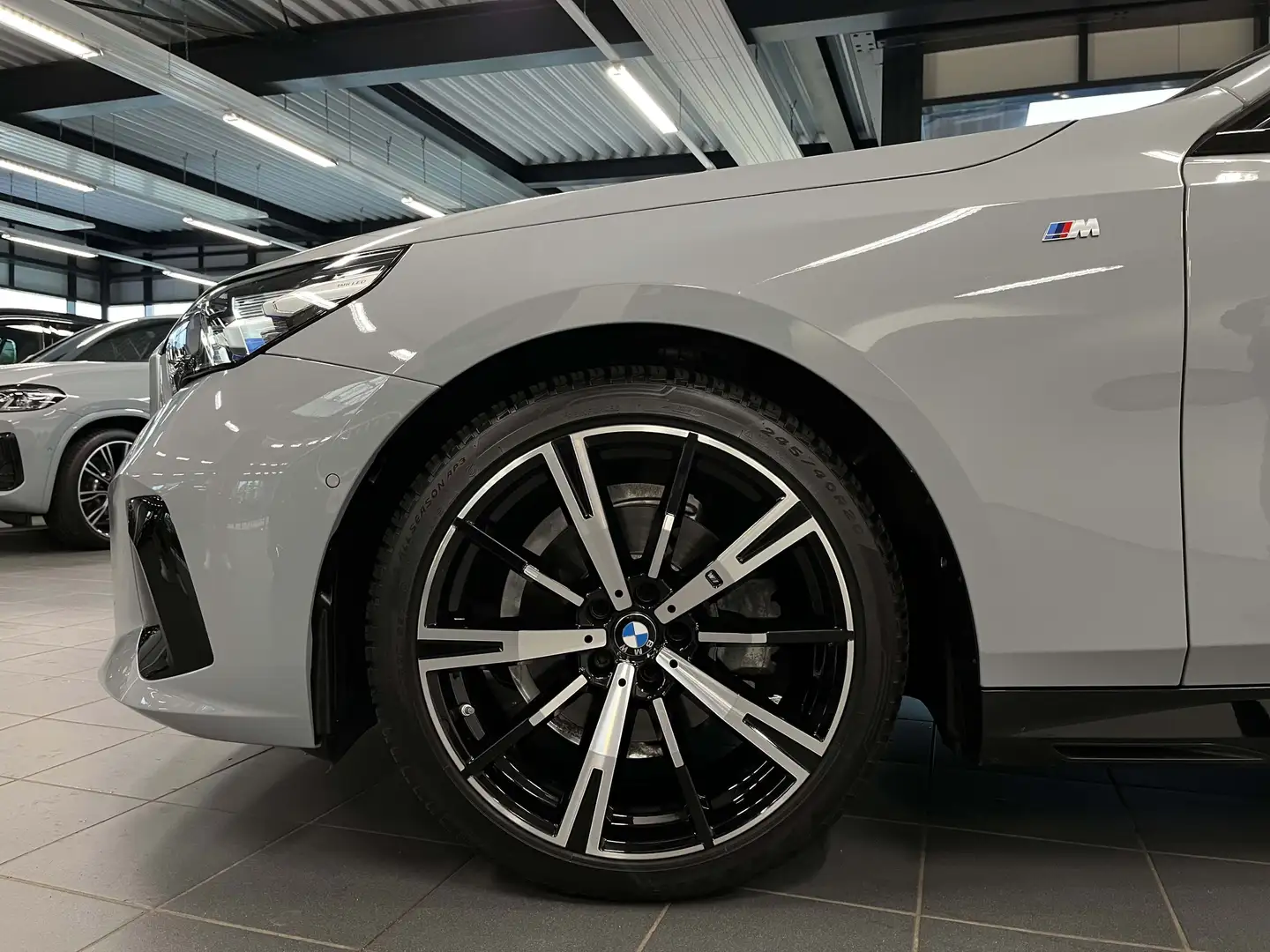 BMW 520 d Touring M Sport HUD PANO ACC 360°KAM RFK Grau - 2