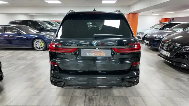 BMW X7 view 5
