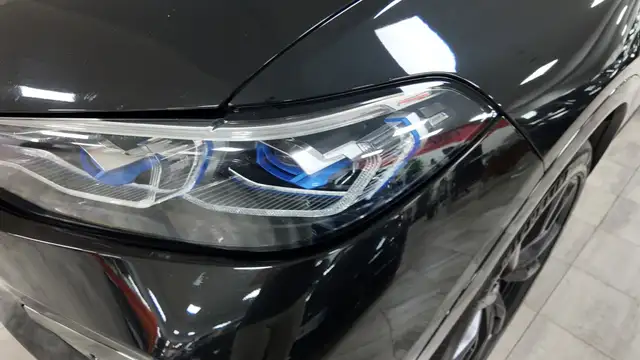 BMW X7 view 10