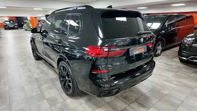 BMW X7 view 4