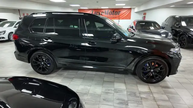 BMW X7 view 7