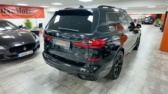 BMW X7 view 6