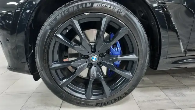 BMW X7 view 12