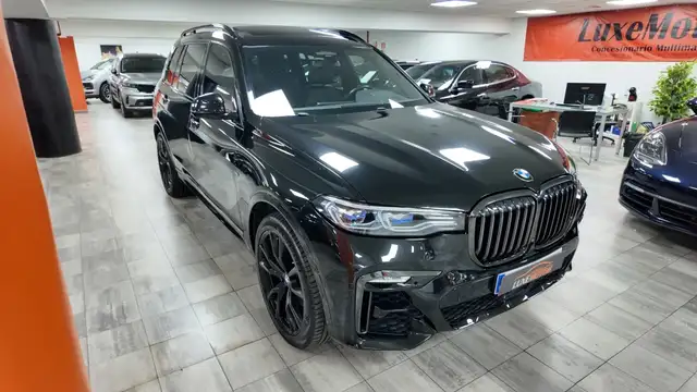 BMW X7 view 8