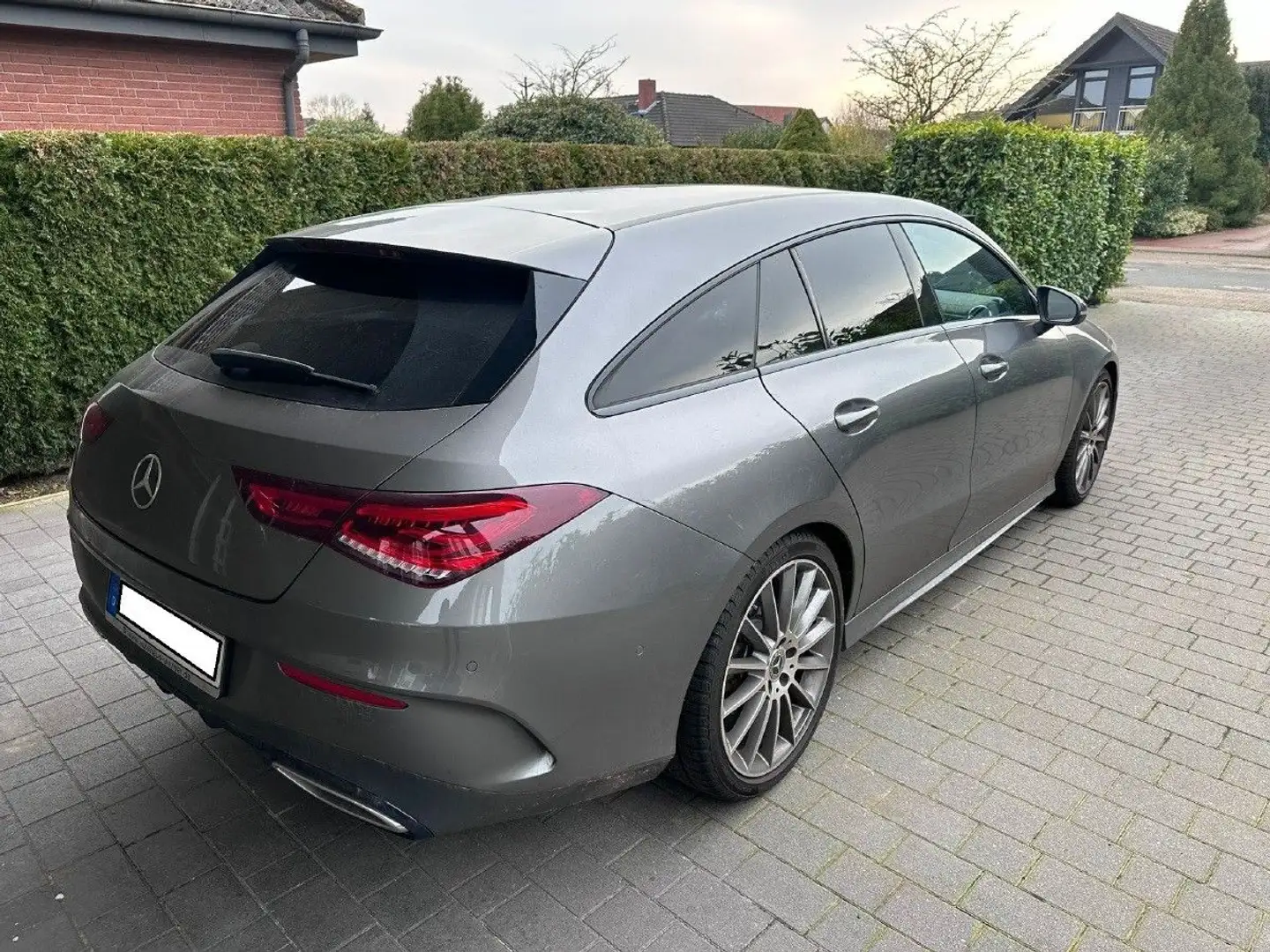Mercedes-Benz CLA 200 AMG Line Grau - 2